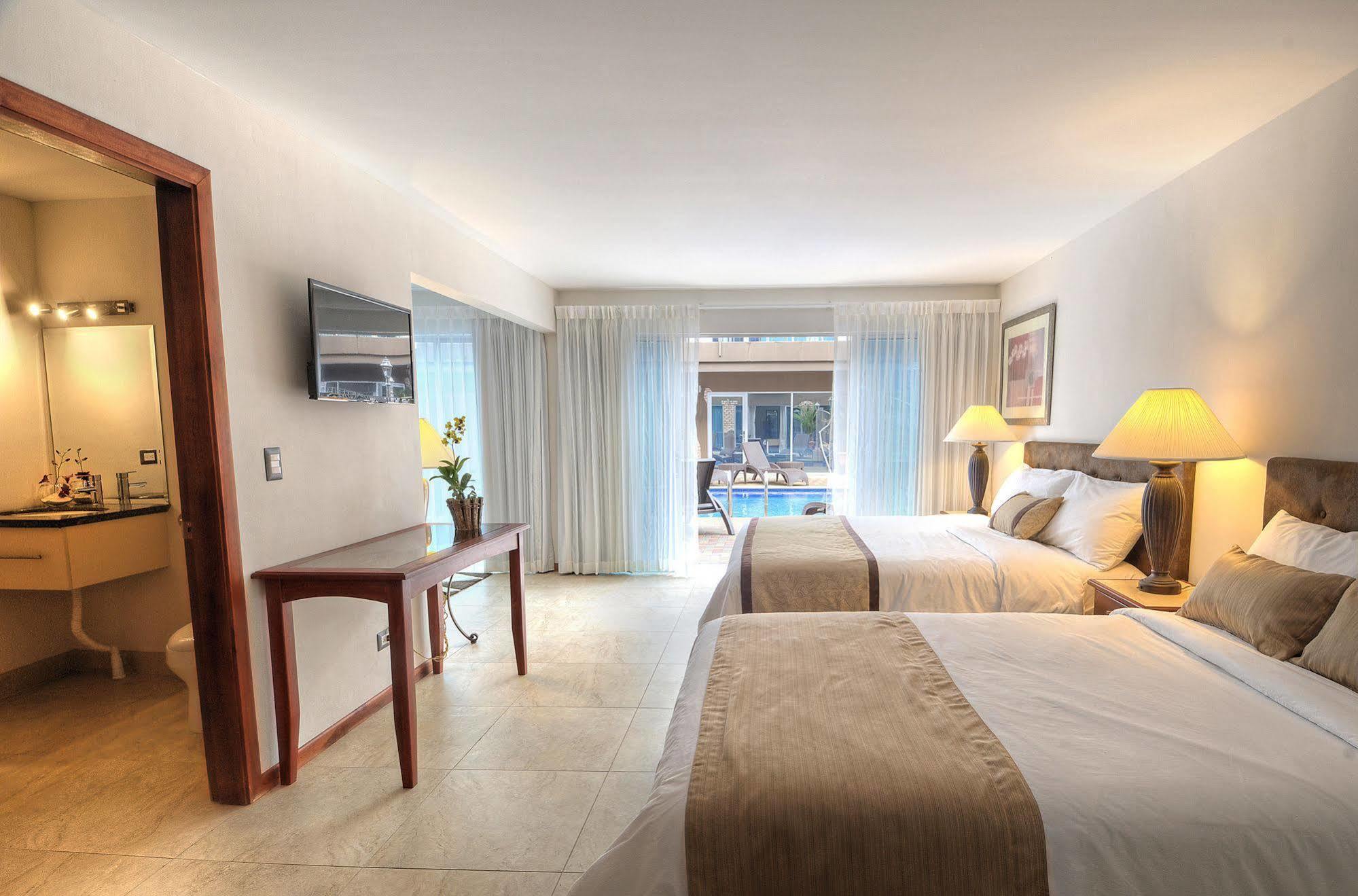 Beachfront Hotel Tramonto ハコ エクステリア 写真