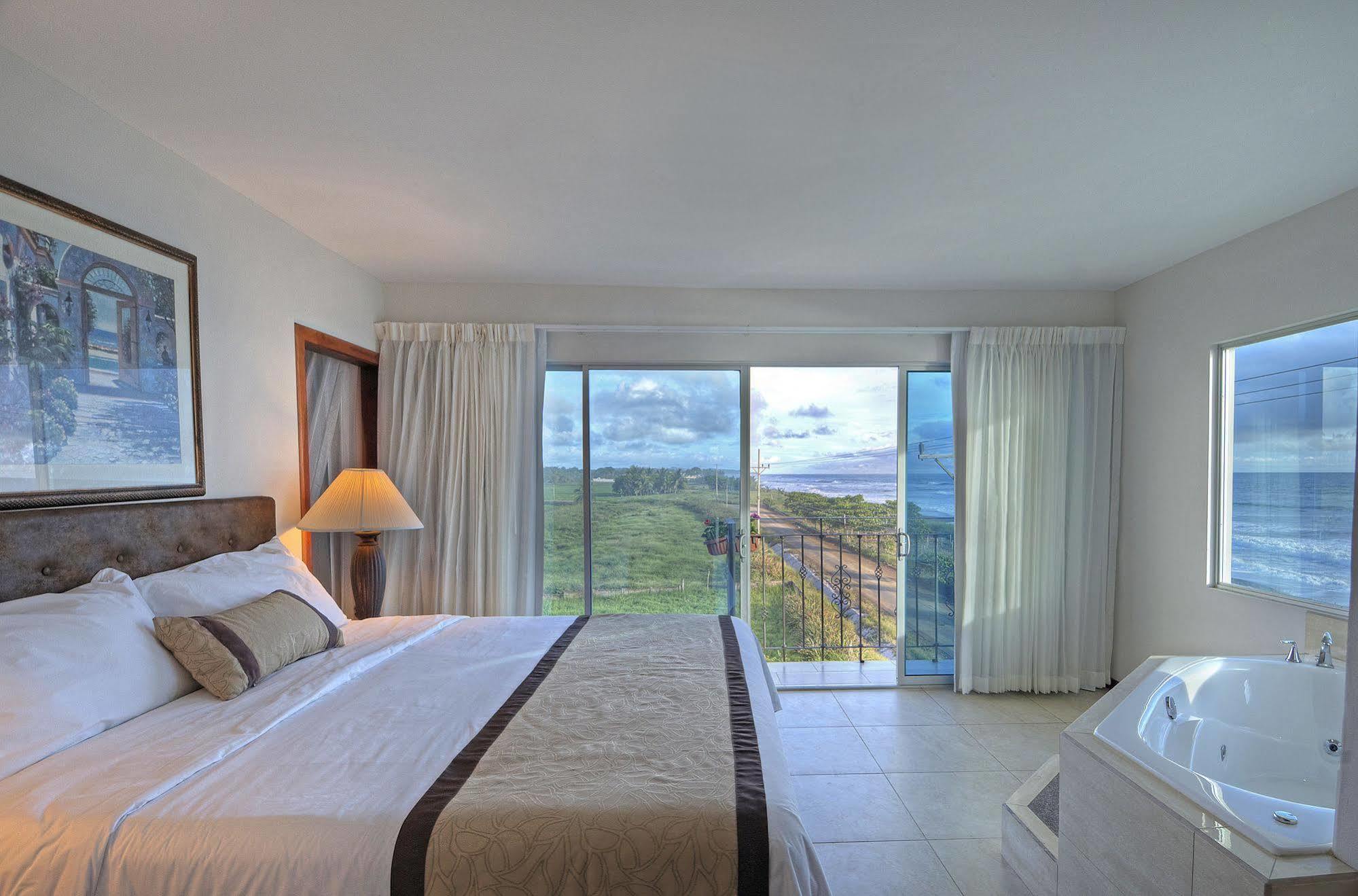 Beachfront Hotel Tramonto ハコ エクステリア 写真